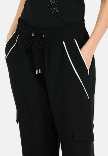 Брюки с накладными карманами