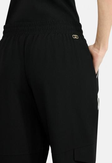 Брюки с накладными карманами