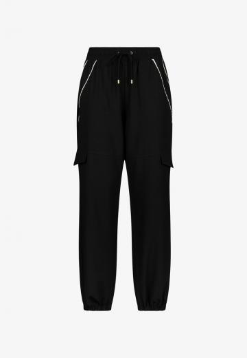 Брюки с накладными карманами