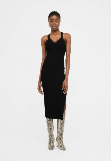 Вязаное платье