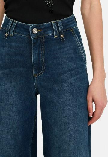 Клешеные джинсы