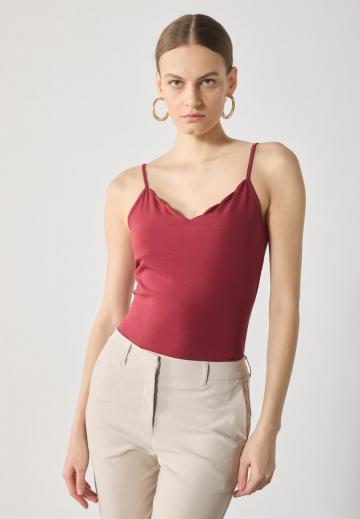 Топ на бретельках