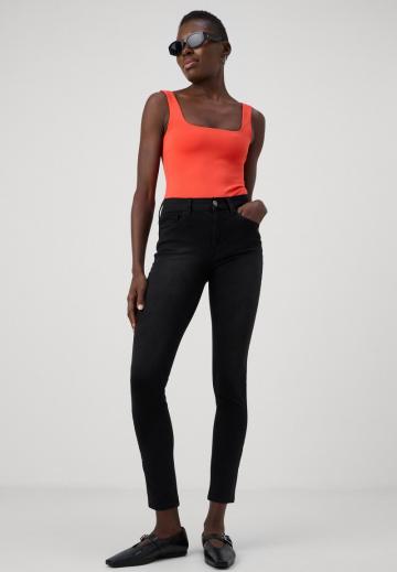 Узкие джинсы