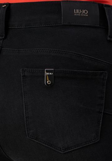 Узкие джинсы