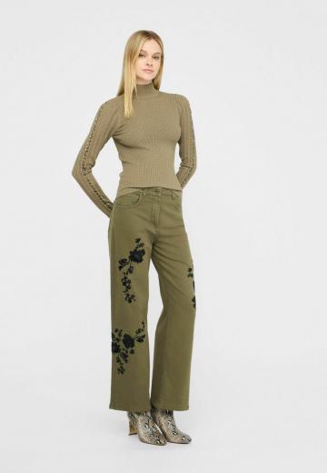 Прямые джинсы