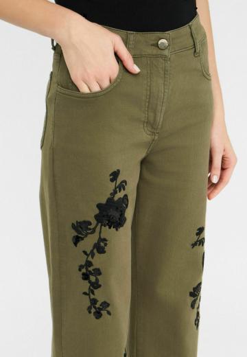 Прямые джинсы