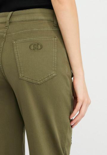 Прямые джинсы