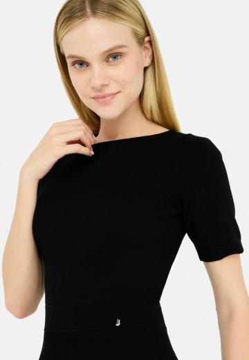 Вязаное платье