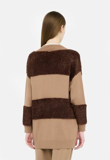 Пуловер в полоску