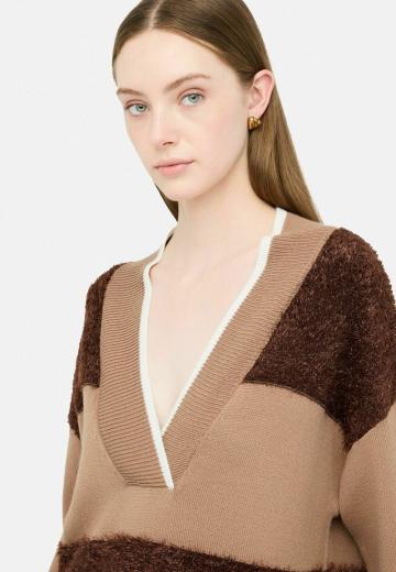 Пуловер в полоску