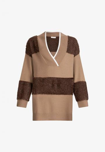 Пуловер в полоску