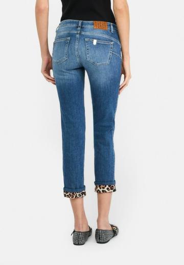 Короткие джинсы