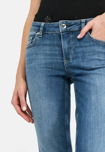 Короткие джинсы