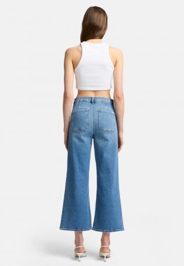 Короткие джинсы