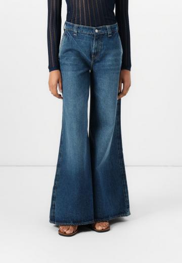 Клешеные джинсы
