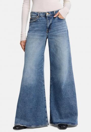 Клешеные джинсы