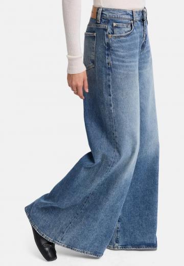 Клешеные джинсы