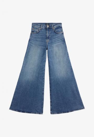 Клешеные джинсы