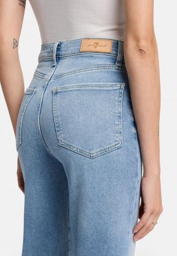 Клешеные джинсы