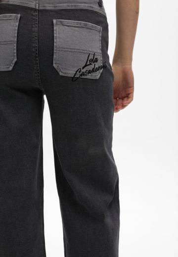 Прямые джинсы