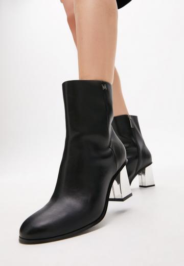 Полусапожки на высоком каблуке