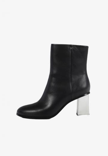 Полусапожки на высоком каблуке