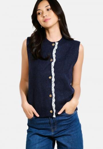 Вязаный жилет