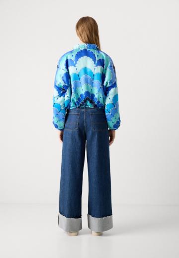 Короткая куртка