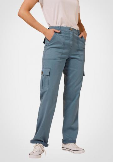Брюки с накладными карманами