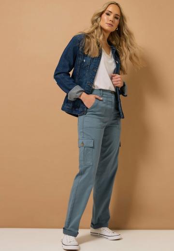 Брюки с накладными карманами