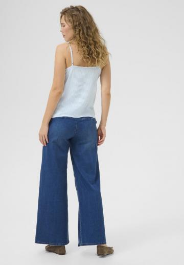 Топ на бретельках