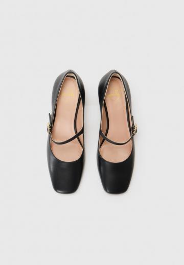 Туфли с ремешком