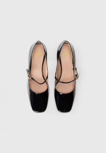 Туфли с ремешком