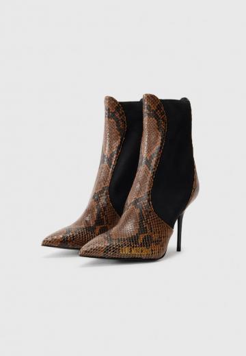 Высокие сапоги