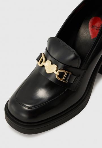 Туфли с высоким носом