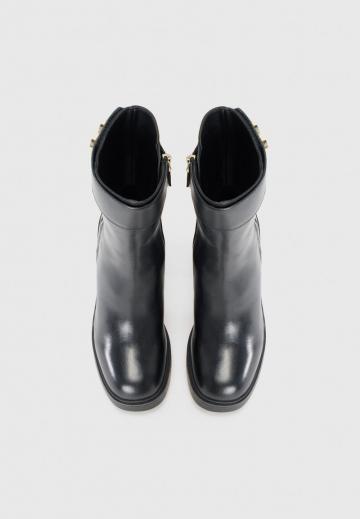 Высокие сапоги