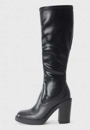 Высокие сапоги