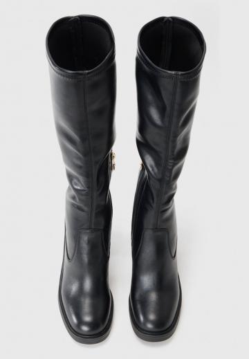 Высокие сапоги