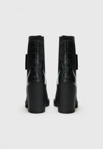 Высокие сапоги