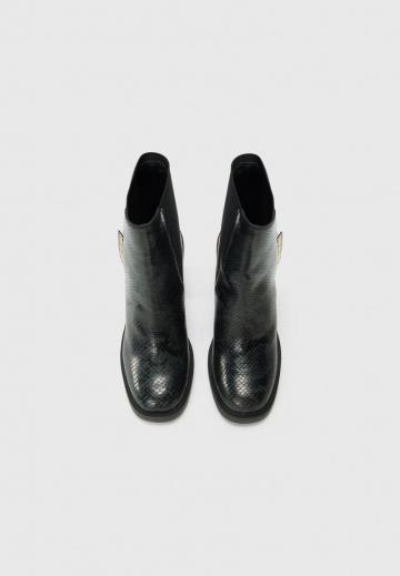 Высокие сапоги