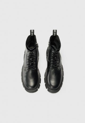 Сапожки на танкетке