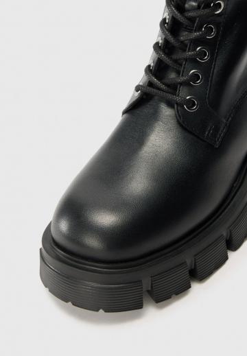 Сапожки на танкетке