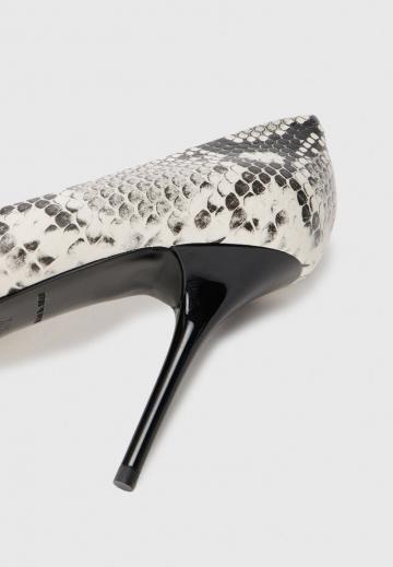 Туфли на высоком каблуке