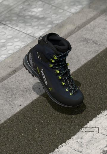 Походные ботинки