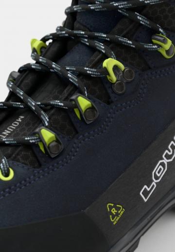 Походные ботинки