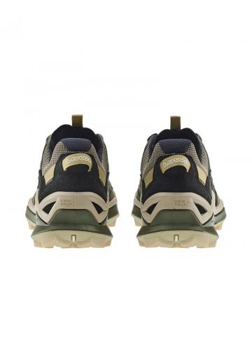 Походные кроссовки