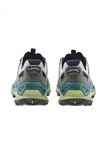 Походные кроссовки