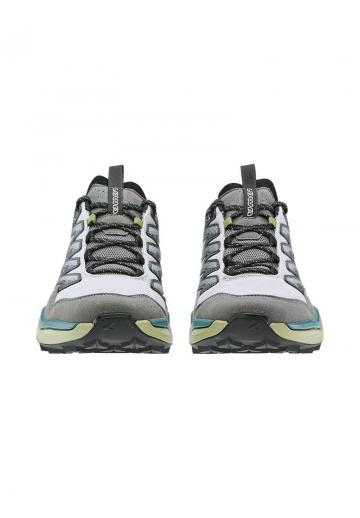 Походные кроссовки