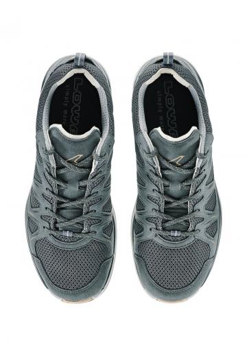 Походные кроссовки