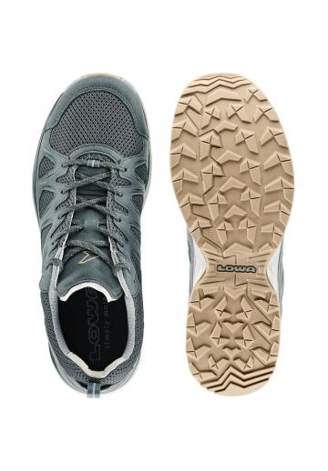 Походные кроссовки